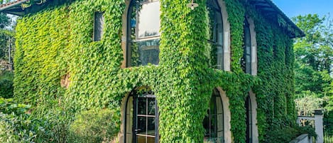 Verde, Casa, Vegetación, Propiedad, Árbol, Arquitectura, Edificio, Hoja, Botánica, Bienes Raíces