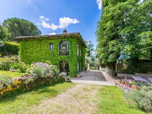 Ciel, Plante, Nuage, Propriété, Bâtiment, Fenêtre, Arbre, Paysage Naturel, Lot Terre, Maison