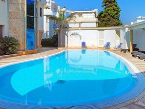 Water, Daytime, Plant, Property, Swimming Pool, Building, Blue, Light, Azure, Shade