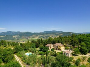 Himmel, Pflanze, Berg, Pflanzengemeinschaft, Ökoregion, Azurblau, Baum, Natürliche Landschaft, Gebäude, Grundstueck