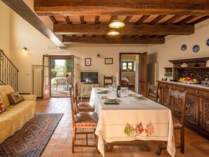 Property, Room, Building, Interior Design, Ceiling, Furniture, Real Estate, Home, House, Living Room