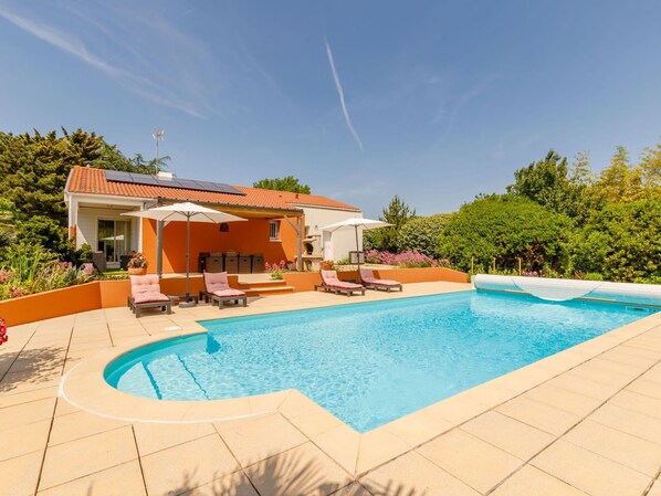 Water, Sky, Property, Swimming Pool, Building, Tree, Shade, Cloud, Plant, Leisure