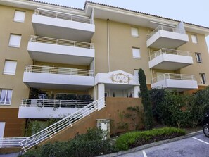 Property, Residential Area, Building, Architecture, Apartment, House, Real Estate, Neighbourhood, Condominium, Balcony