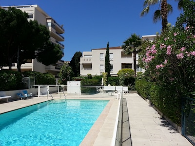 Cannes Apt 2 dormitorios 4/6, piscina, jardín, terraza, wifi, parking, a 5 minutos Croisette