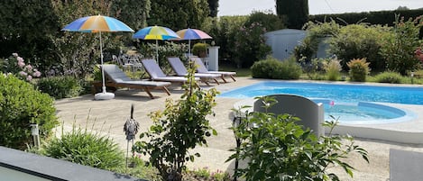 Piscine de  Mai à fin Septembre : eau chauffé, traitement au sel