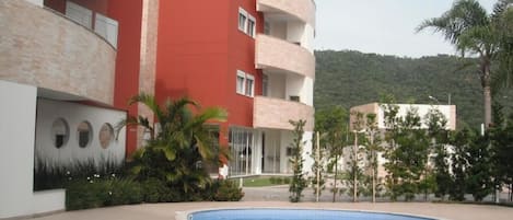 o Condominio e a piscina