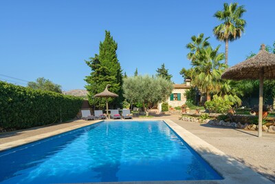 Holiday Villa Dentro de jardines privados y piscina