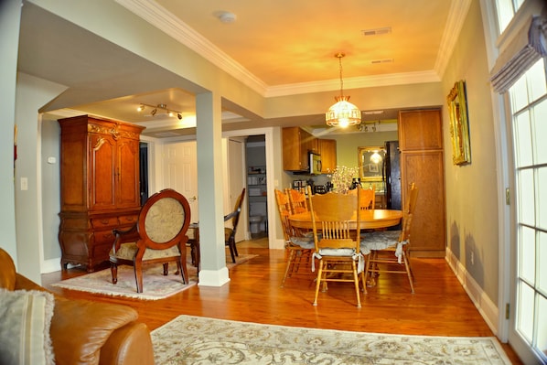 1st Floor dining area