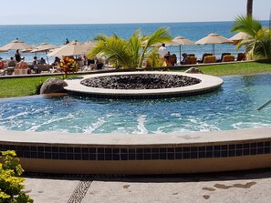 Hot tub w/beach view.