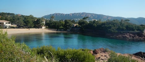 Le tiki plage, La plage en face de l'appartement