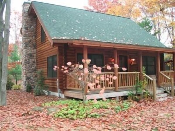 The Sugar Shack - Luxury 4BD 2BA log home ~1.7mi from downtown Saugatuck