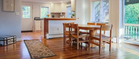 Large Dining area - Table expands to seat up to 12