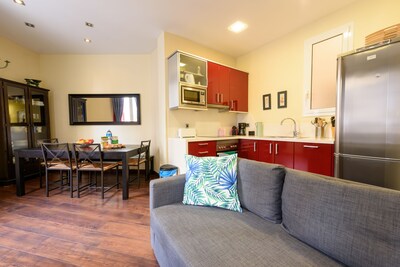 Design & Renovated Apartment Balcony 10m Ramblas walking distance WIFI + Parking