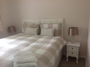 King sized bed - can be set up with twin beds