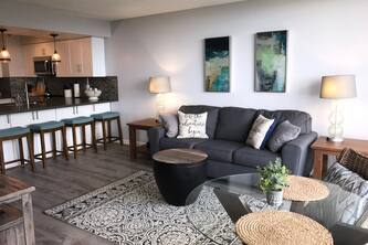 Beautifully Furnished, New Renovation, A/C, Mtn/Ocean View, beach/golf/hiking!