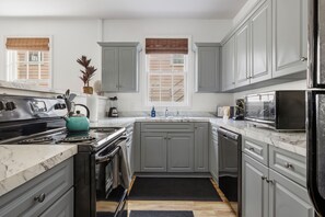 Dream Catcher Suite A | Cozy 3 Bedroom