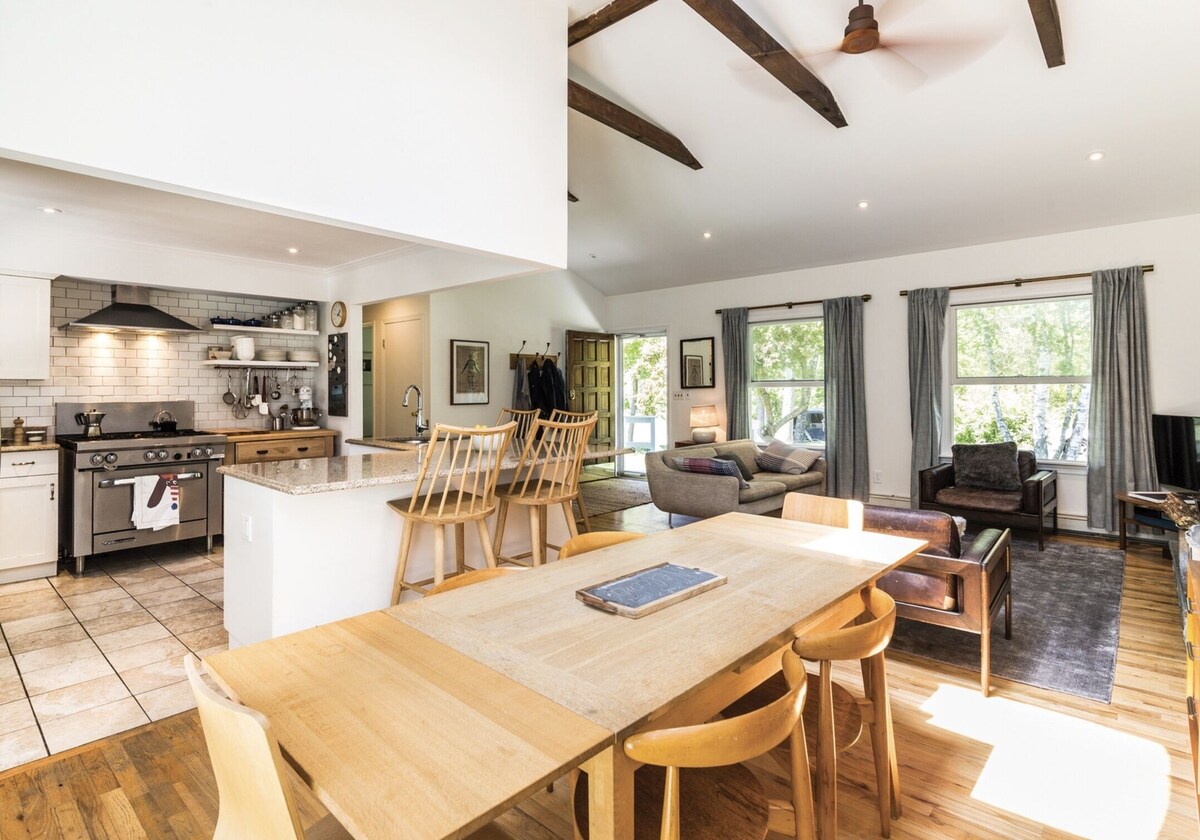 Cozy Shelter Island Cottage, walk to beaches and Mashomack Preserve
