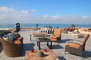 Large private terrace with an amazing 360* viewPerfect for yoga & whale watching