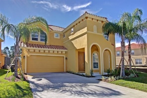 Beautiful 6 bedroom home located in the gated resort of Watersong