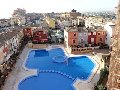 Valencia, idealmente situado 3bed-2bath aparte. Pocas casas de la moneda a pie de playa, piscina, tienda.