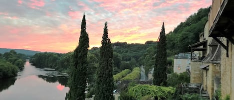 Another beautiful sunset over the Dordogne, showing the front of house.