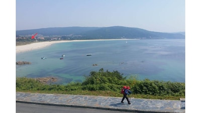 Junto  Camino De Santiago primera línea de playa. 