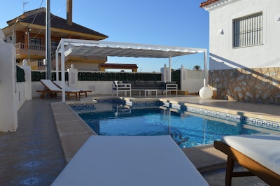 private swimming pool & parking, free wifi & bicycles, quiet yet close to everything