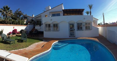 Atemberaubende andalusische Strandlage mit privatem Pool und Garten