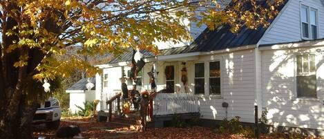 Country Cottage Retreat 5193 Limestone Hill Road, Waiteville West Virginia 