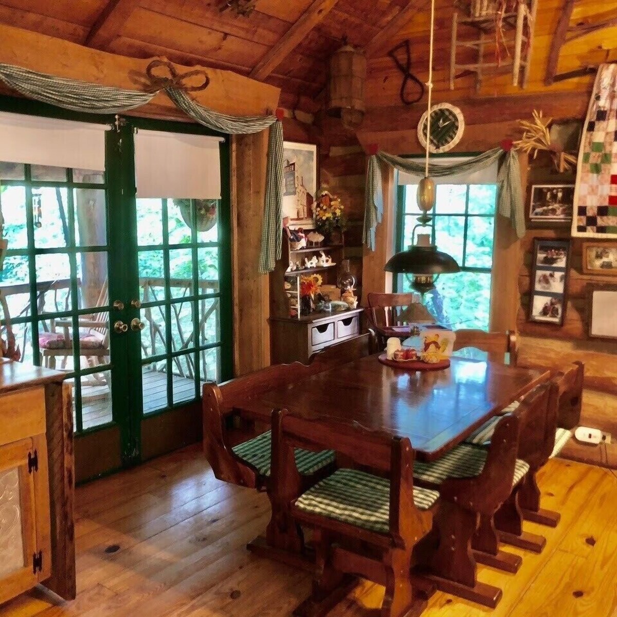 Handmade Log Cabin w/ Full-Length Private Screened Balcony, atop Small Mountain