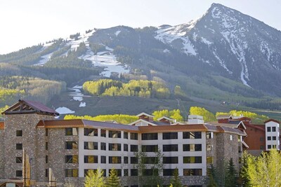 Grand Lodge @ Mt. Crested Butte!! 200 ft from slopes!