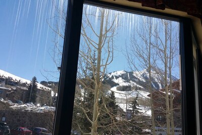 Grand Lodge @ Mt. Crested Butte!! 200 ft from slopes!