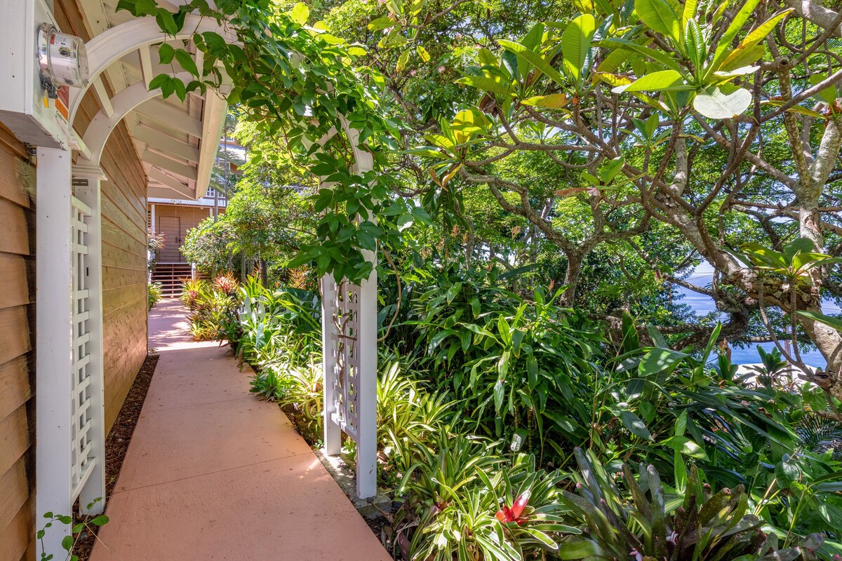 180*Ocean-Beachfront Views! Tropical Private Garden GREAT RATES!!