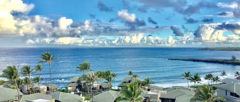 View from our lanai.
We have a 220 degree view and can see Molokai and Lanai.