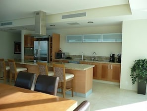 Granite kitchen and great room overlooking the ocean