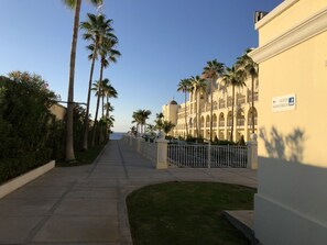 BEACH ACCESS: pathway to Medano Beach! Just five minutes walking from the condo