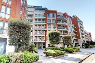 LUXUS 2Bed & 2Bath Apartment Neben dem London RAF Museum