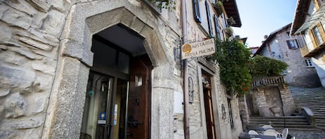 EntrĂ©e de lâhĂ©bergement