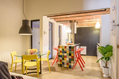 Renoviertes charmantes und modernes 2-Zimmer-Loft in Gracia WIFI + Parkplatz 30 m von Ramblas