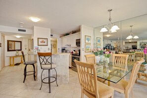 Dining Area / Kitchen with Breakfast Bar