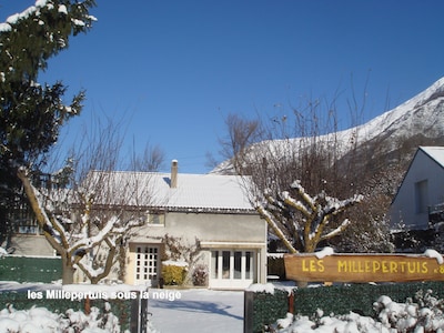 House / Villa - Luz-Saint-Sauveur. BIG HOUSE WITH GARDENen