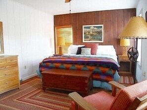Large bedroom with comfortable king size bed 