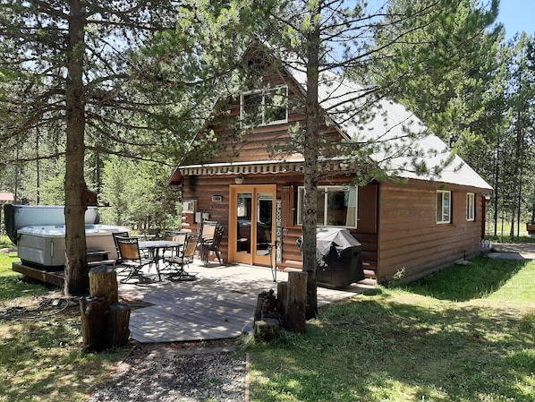 Back deck with hot tub(year round), patio set and grill.