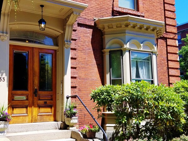Elegant townhouse apartment in the historic heart of the city.