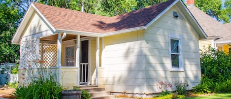 Front view of home.