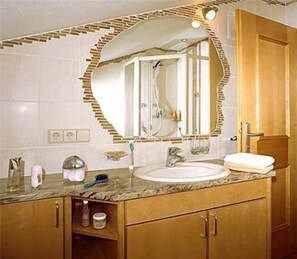 (3) Ein-Raum-Ferienwohnung Panorama 32qm, Dusche/WC, Küche, Balkon-Bad