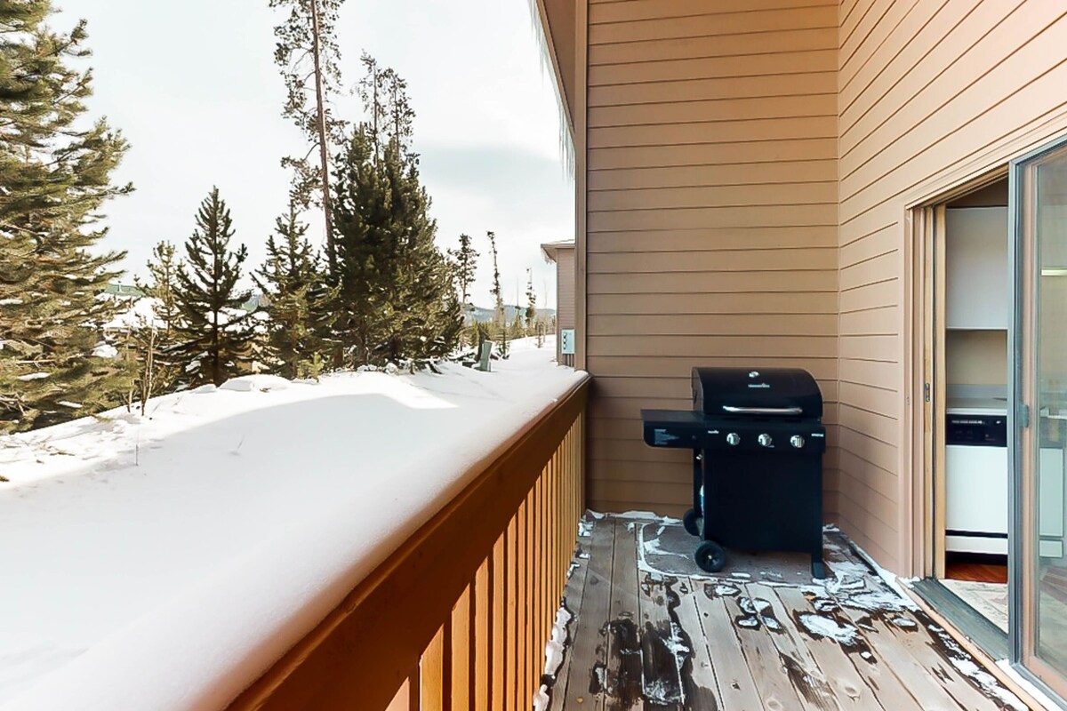 Mountain townhome with pools & hot tubs – near hiking & skiing