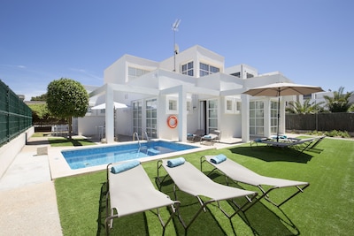 Villa Savina   con wifi gratis, aire acondicionado y piscina.
