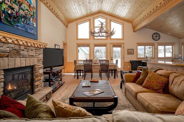 Large open concept living, dining and kitchen areas.