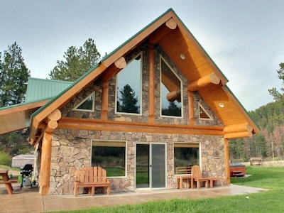 3 Bdrm Log Cabin Nestled in Beautiful Meadow on Spring Creek: 